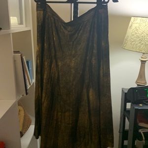 Pleated gold and black skirt